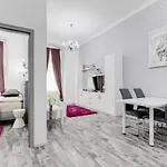 Thunovska 10 *