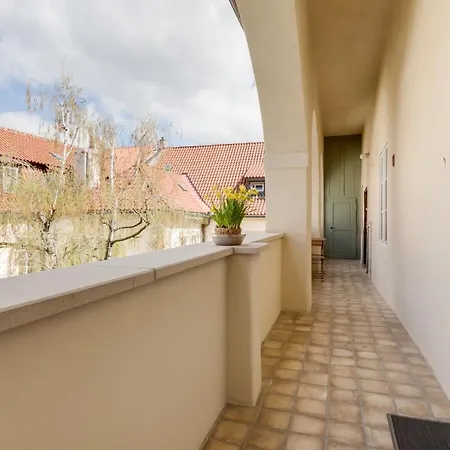 Thunovska 10 דירה