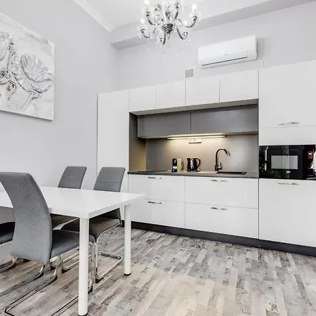 Thunovska 10 *