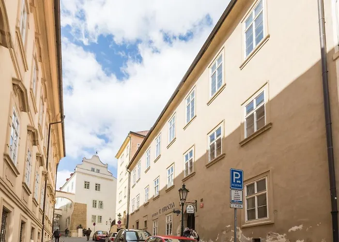 Thunovska 10 *